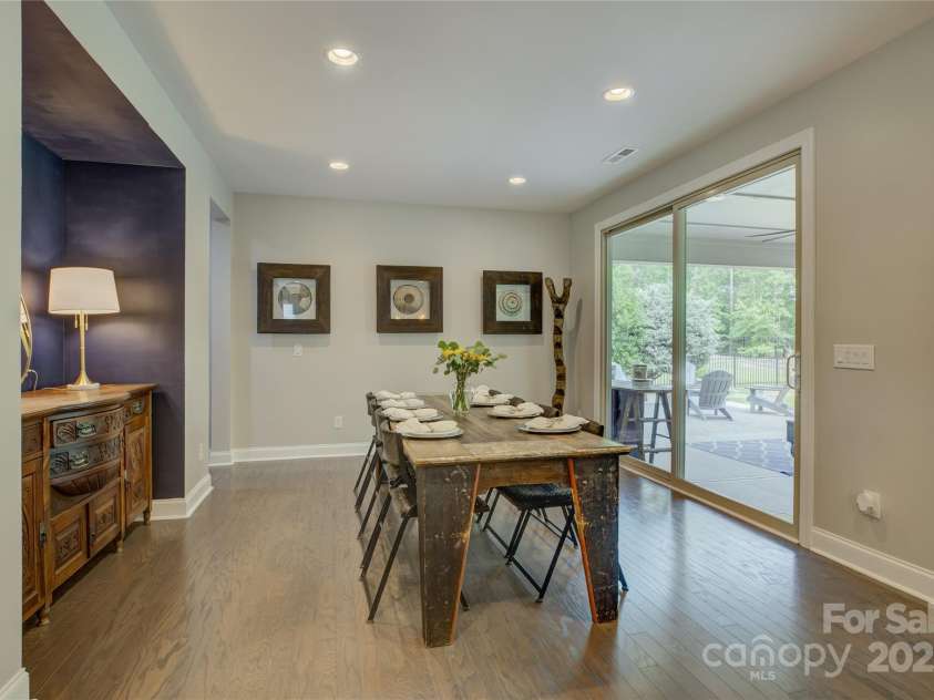 15344 Cimarron Hills Lane, Charlotte, NC 28278.  MLS# CAR4264808, YatesRealty ID 19494. Dining area