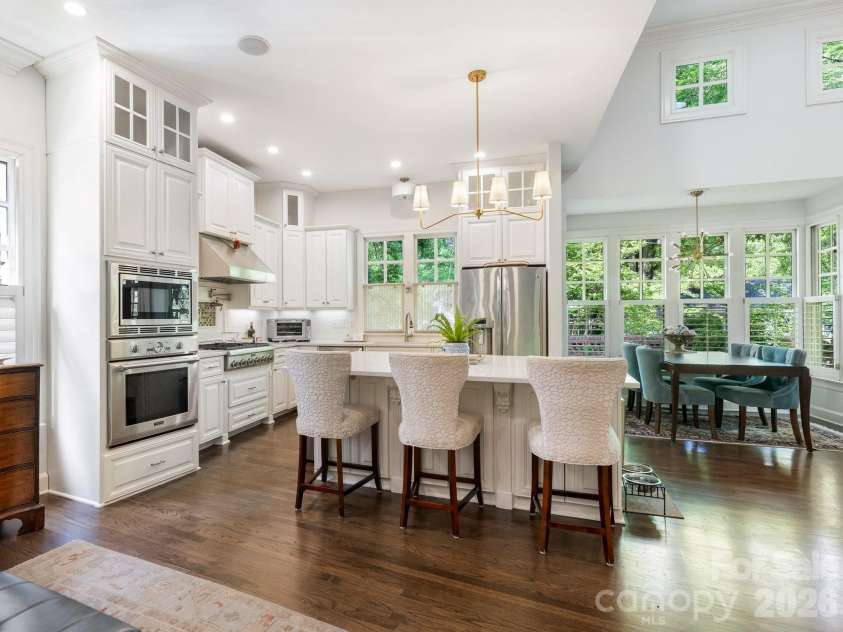 1232 Dilworth Crescent Row, Charlotte, NC 28203.  MLS# CAR4369704, YatesRealty ID 19495. 