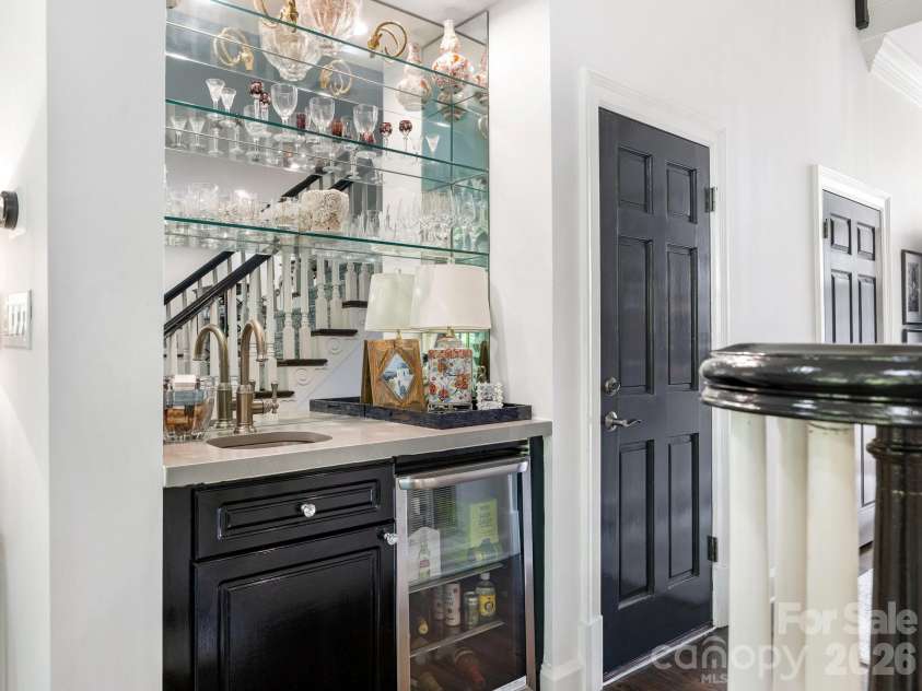 1232 Dilworth Crescent Row, Charlotte, NC 28203.  MLS# CAR4369704, YatesRealty ID 19495. 