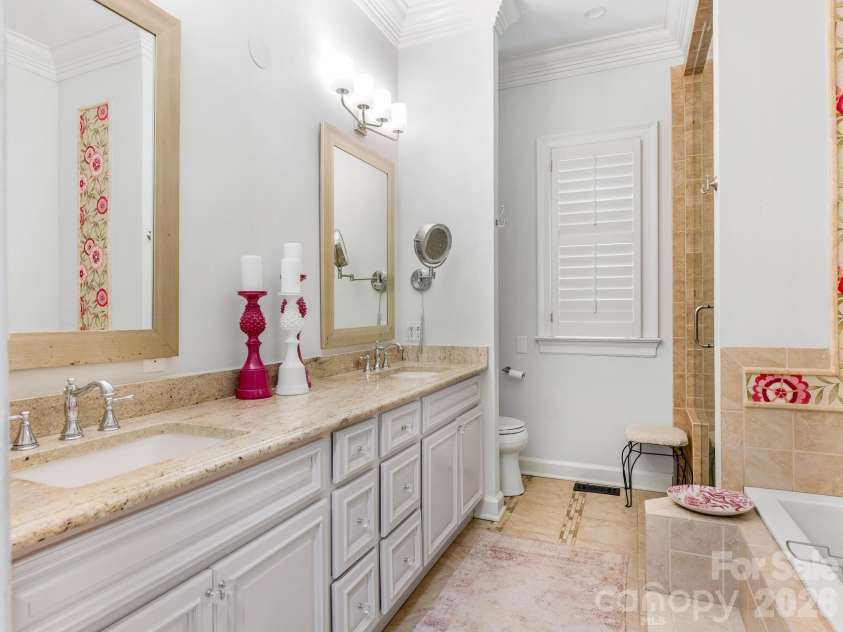 1232 Dilworth Crescent Row, Charlotte, NC 28203.  MLS# CAR4369704, YatesRealty ID 19495. 
