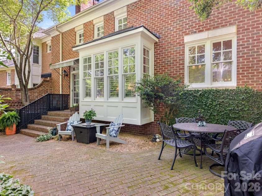 1232 Dilworth Crescent Row, Charlotte, NC 28203.  MLS# CAR4369704, YatesRealty ID 19495. 