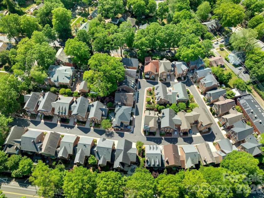 1232 Dilworth Crescent Row, Charlotte, NC 28203.  MLS# CAR4369704, YatesRealty ID 19495. 
