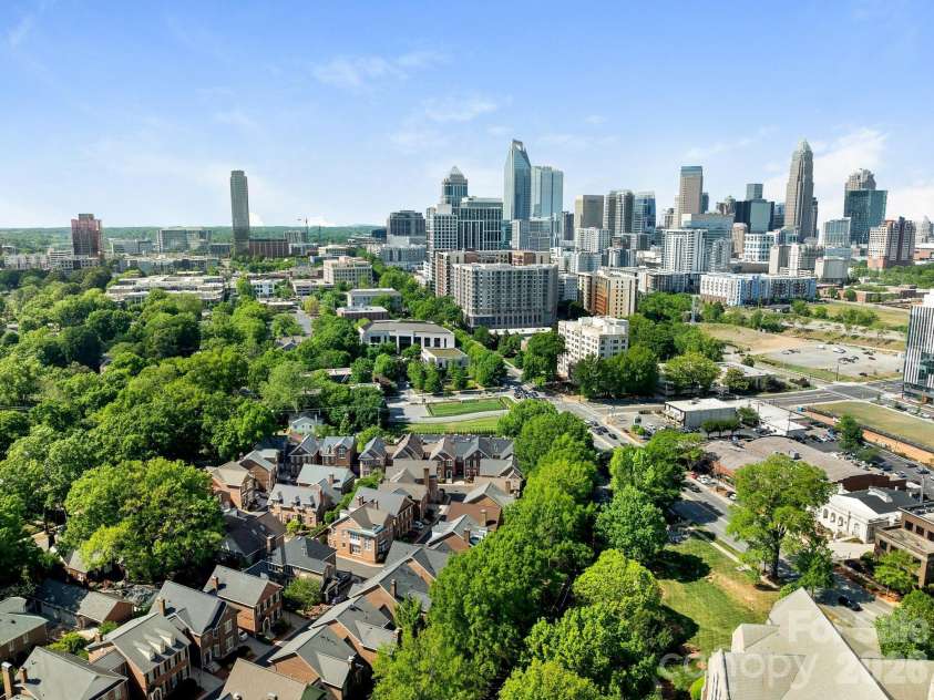 1232 Dilworth Crescent Row, Charlotte, NC 28203.  MLS# CAR4369704, YatesRealty ID 19495. 