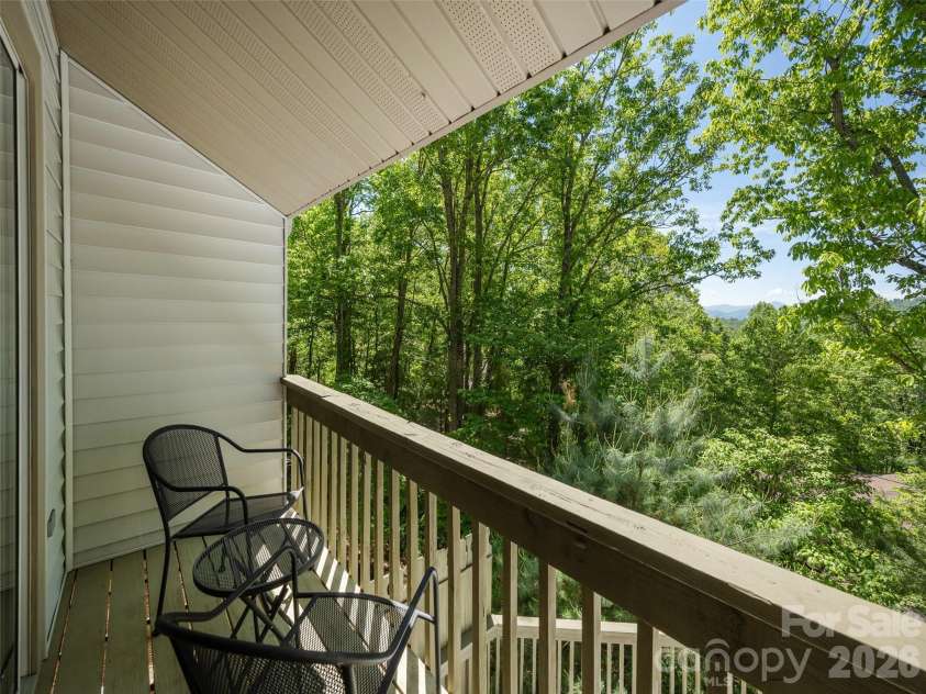 142 Sequoyah Hills Drive, Fletcher, NC 28732.  MLS# CAR4372471, YatesRealty ID 19496. So private feeling