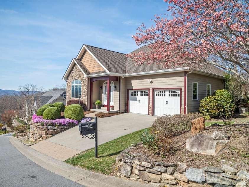 84 Deep Valley Lane, Hendersonville, NC 28791.  MLS# CAR4352594, YatesRealty ID 19497. 