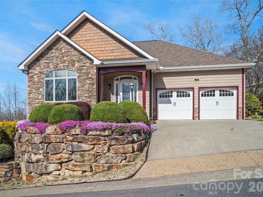 84 Deep Valley Lane, Hendersonville, NC 28791.  MLS# CAR4352594, YatesRealty ID 19497. 