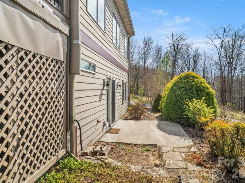 84 Deep Valley Lane, Hendersonville, NC 28791.  MLS# CAR4352594, YatesRealty ID 19497. 