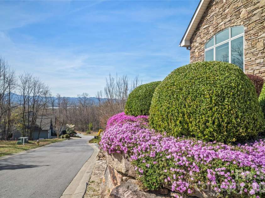 84 Deep Valley Lane, Hendersonville, NC 28791.  MLS# CAR4352594, YatesRealty ID 19497. 