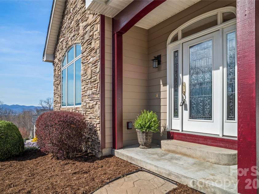 84 Deep Valley Lane, Hendersonville, NC 28791.  MLS# CAR4352594, YatesRealty ID 19497. 