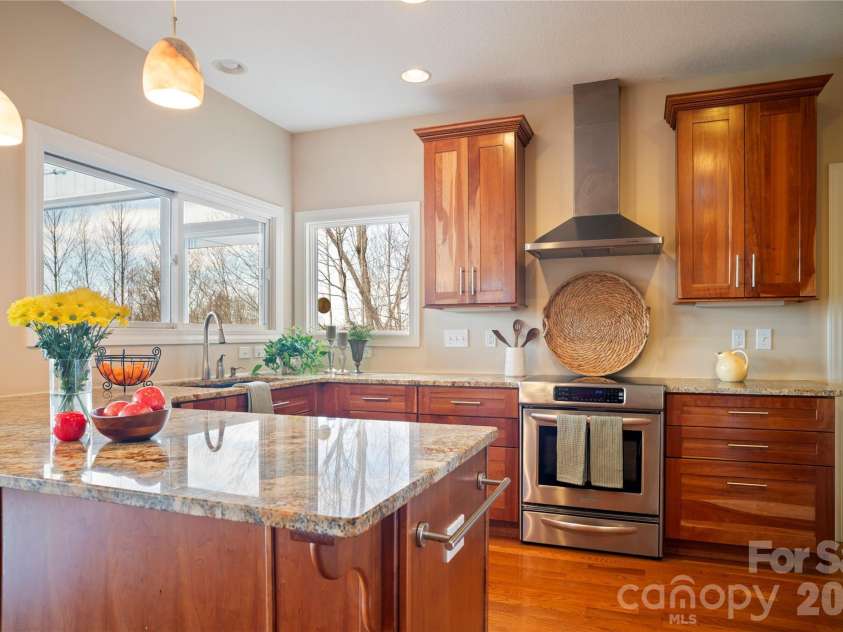 84 Deep Valley Lane, Hendersonville, NC 28791.  MLS# CAR4352594, YatesRealty ID 19497. 