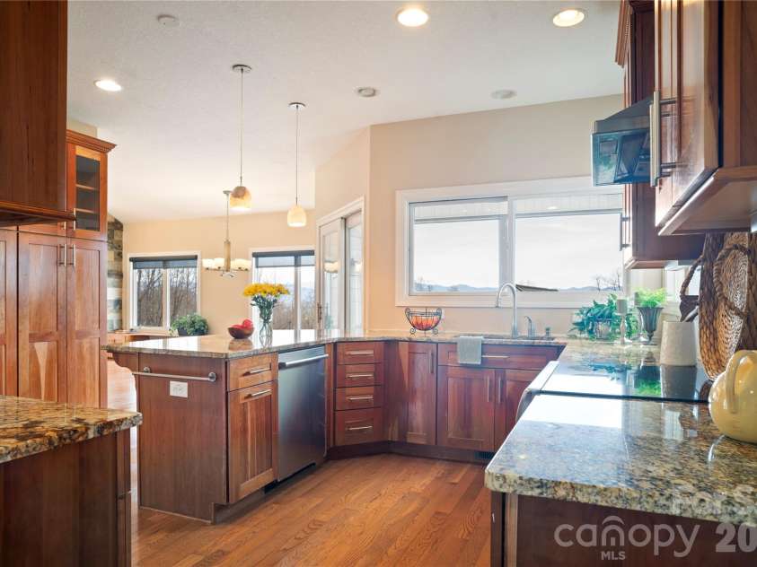 84 Deep Valley Lane, Hendersonville, NC 28791.  MLS# CAR4352594, YatesRealty ID 19497. 