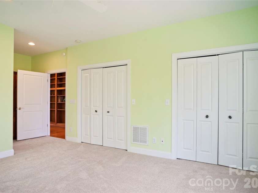 84 Deep Valley Lane, Hendersonville, NC 28791.  MLS# CAR4352594, YatesRealty ID 19497. 