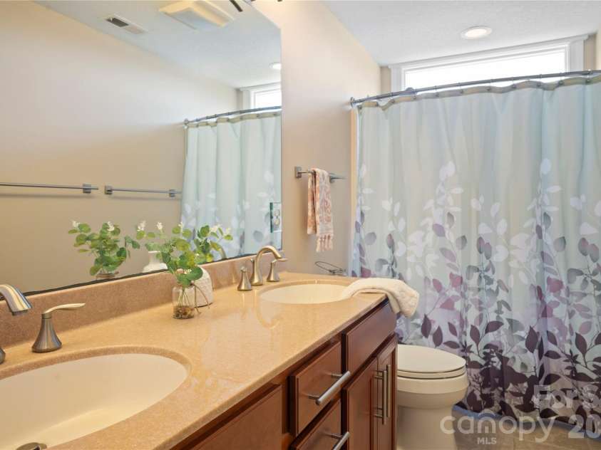 84 Deep Valley Lane, Hendersonville, NC 28791.  MLS# CAR4352594, YatesRealty ID 19497. 
