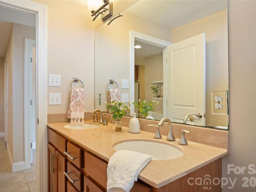 84 Deep Valley Lane, Hendersonville, NC 28791.  MLS# CAR4352594, YatesRealty ID 19497. 