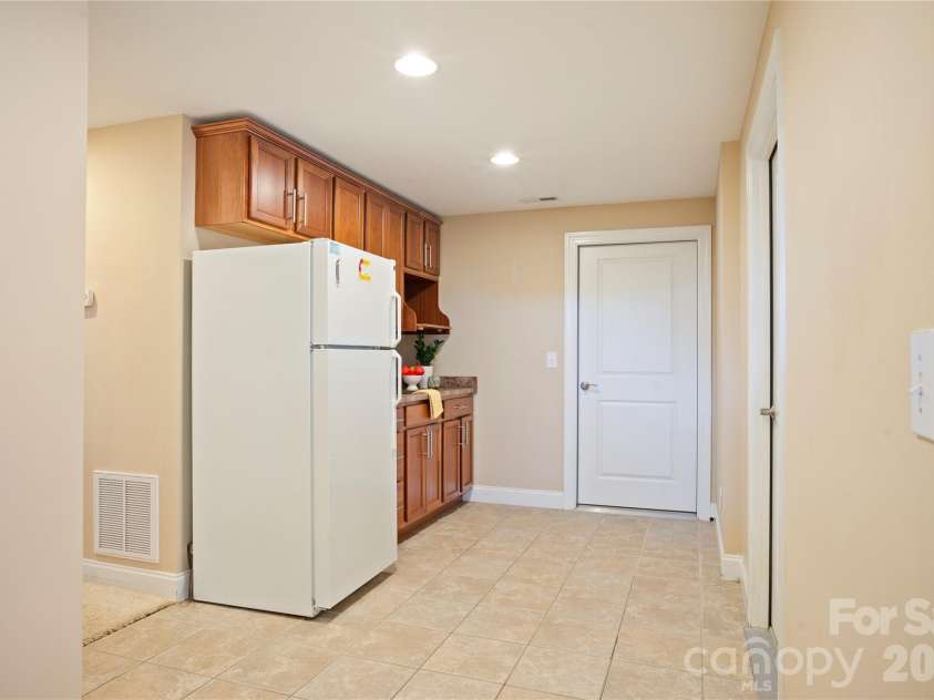 84 Deep Valley Lane, Hendersonville, NC 28791.  MLS# CAR4352594, YatesRealty ID 19497. 