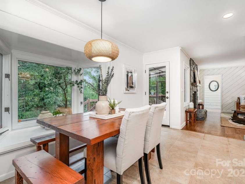 1601 Wandering Way Drive, Charlotte, NC 28226.  MLS# CAR4266480, YatesRealty ID 19498. Breakfast