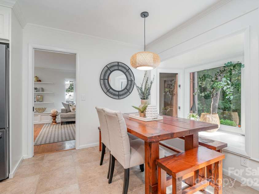 1601 Wandering Way Drive, Charlotte, NC 28226.  MLS# CAR4266480, YatesRealty ID 19498. Breakfast overlooking the back yard