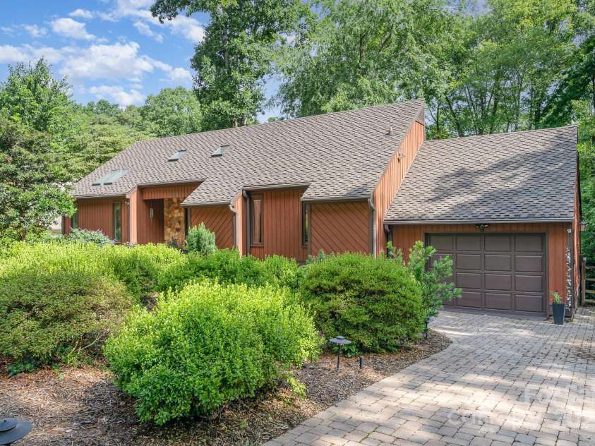 1601 Wandering Way Drive, Charlotte, NC 28226.  MLS# CAR4266480, YatesRealty ID 19498. Front of the home