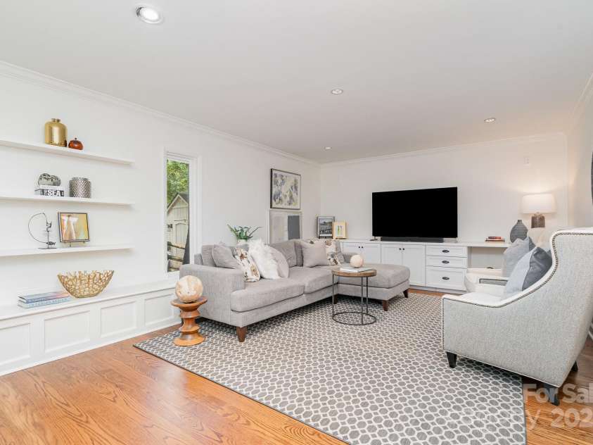 1601 Wandering Way Drive, Charlotte, NC 28226.  MLS# CAR4266480, YatesRealty ID 19498. Living Room
