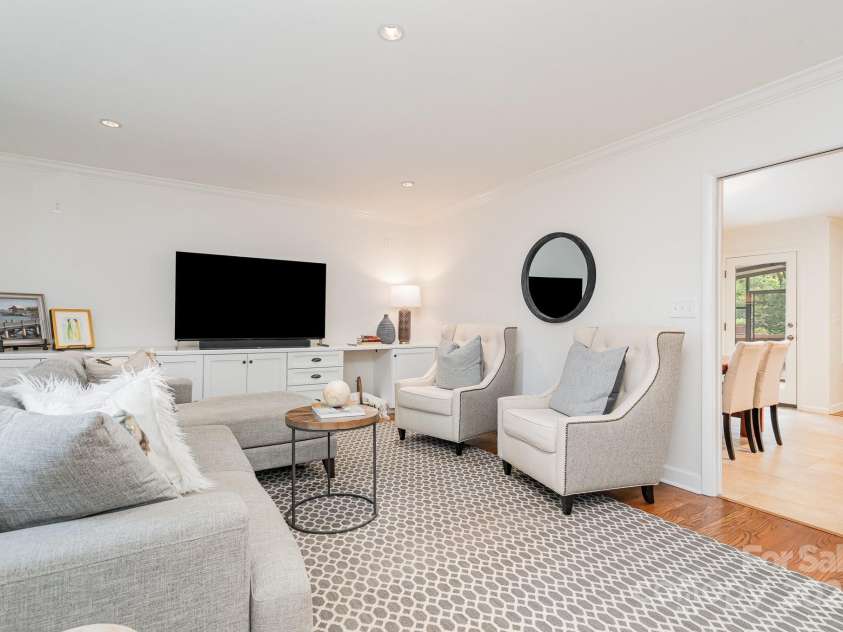 1601 Wandering Way Drive, Charlotte, NC 28226.  MLS# CAR4266480, YatesRealty ID 19498. Living Room