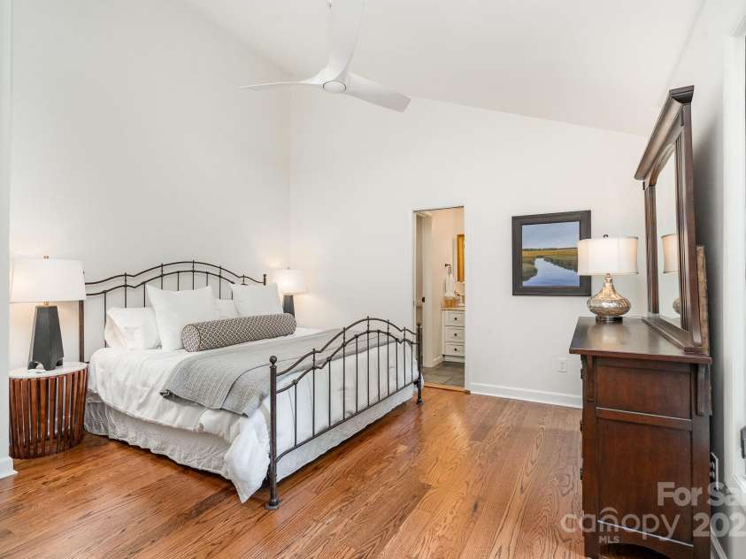 1601 Wandering Way Drive, Charlotte, NC 28226.  MLS# CAR4266480, YatesRealty ID 19498. Primary on the main level