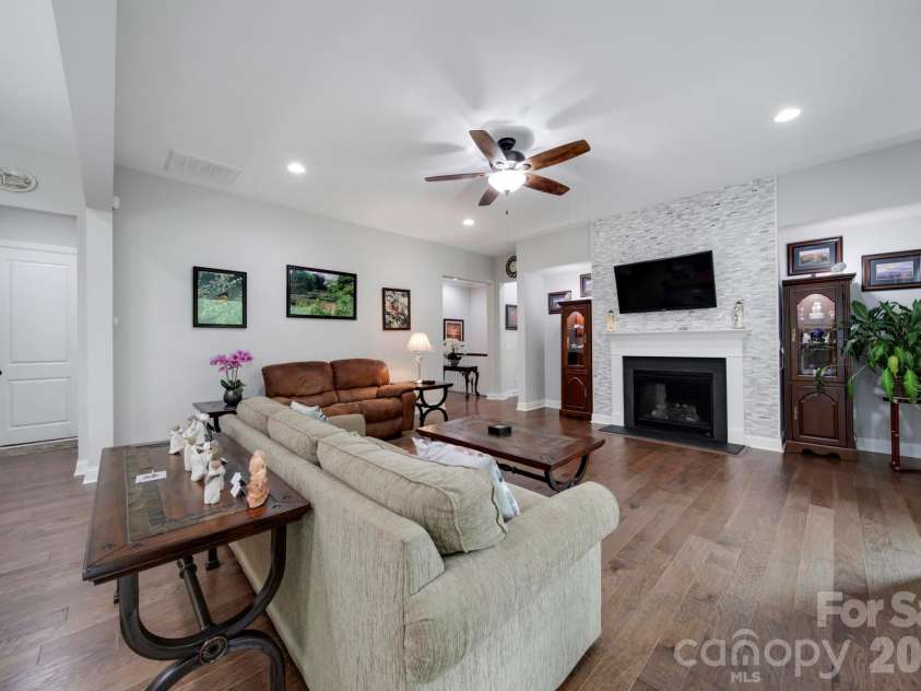 16408 Cozy Cove Road, Charlotte, NC 28278.  MLS# CAR4356132, YatesRealty ID 19498. 