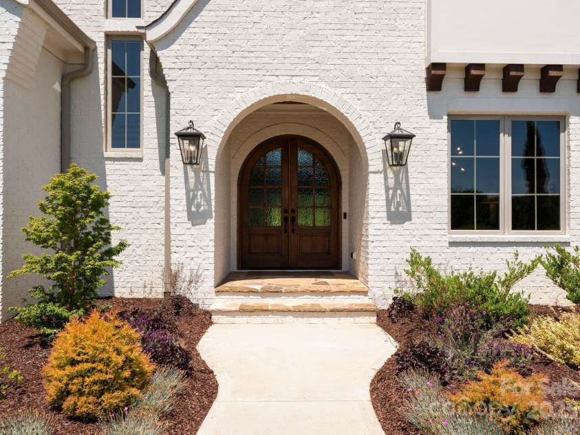 10201 Laurier Lane, Huntersville, NC 28078.  MLS# CAR4254910, YatesRealty ID 19499. 