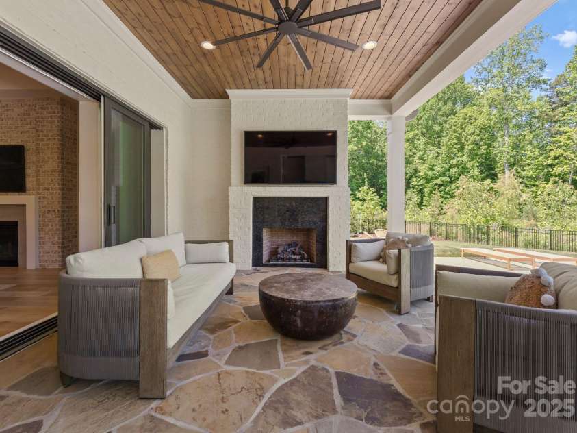 10201 Laurier Lane, Huntersville, NC 28078.  MLS# CAR4254910, YatesRealty ID 19499. 
