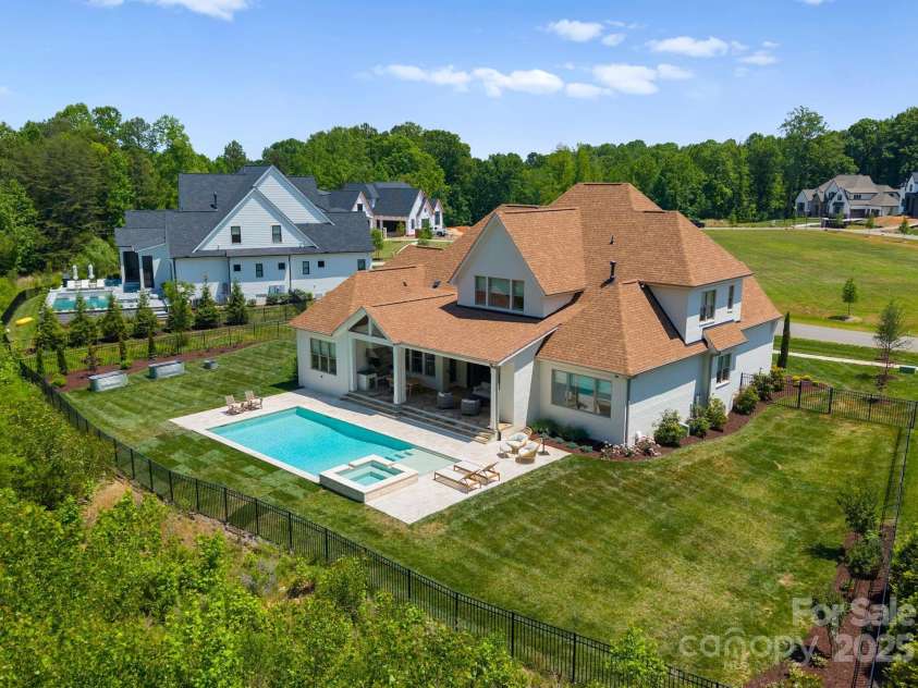 10201 Laurier Lane, Huntersville, NC 28078.  MLS# CAR4254910, YatesRealty ID 19499. 