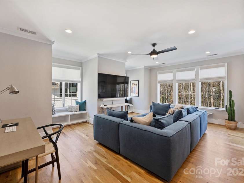 2509 Montrose Court, Charlotte, NC 28207.  MLS# CAR4228523, YatesRealty ID 195. Plenty of Space for Everyone