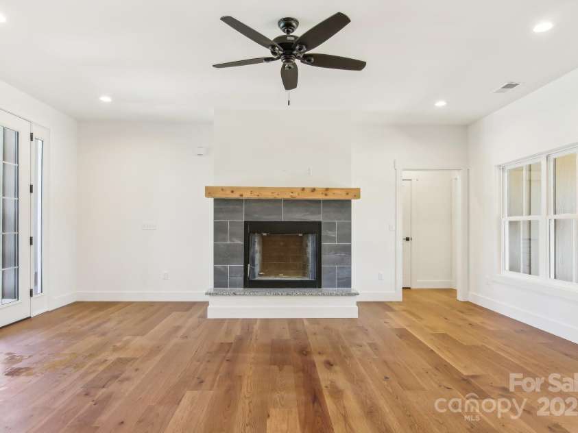 40 Haywood Park Drive, Hendersonville, NC 28791.  MLS# CAR4181930, YatesRealty ID 195. 