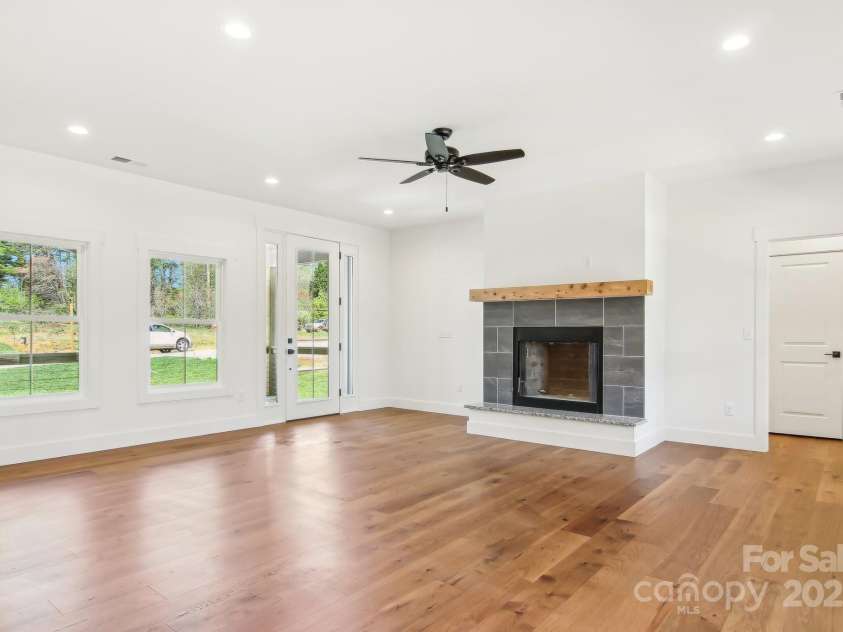 40 Haywood Park Drive, Hendersonville, NC 28791.  MLS# CAR4181930, YatesRealty ID 195. 