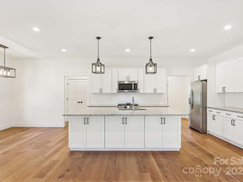 40 Haywood Park Drive, Hendersonville, NC 28791.  MLS# CAR4181930, YatesRealty ID 195. 