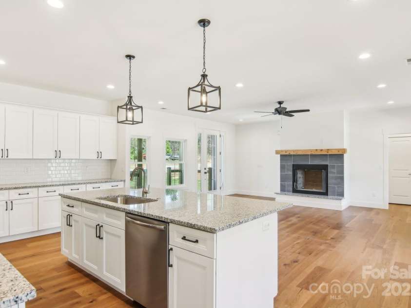 40 Haywood Park Drive, Hendersonville, NC 28791.  MLS# CAR4181930, YatesRealty ID 195. 