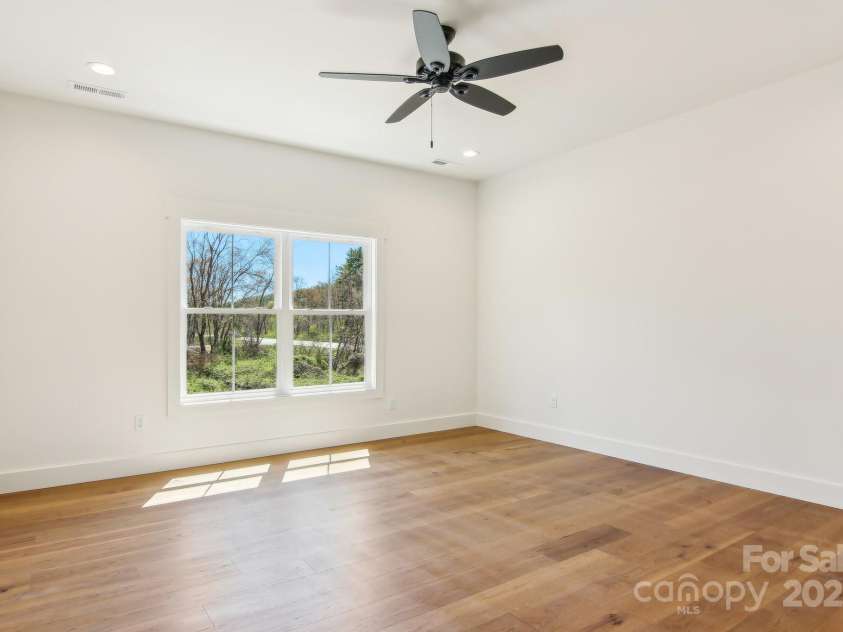 40 Haywood Park Drive, Hendersonville, NC 28791.  MLS# CAR4181930, YatesRealty ID 195. 