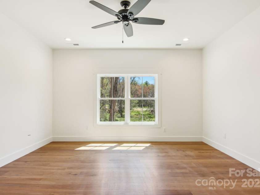 40 Haywood Park Drive, Hendersonville, NC 28791.  MLS# CAR4181930, YatesRealty ID 195. 