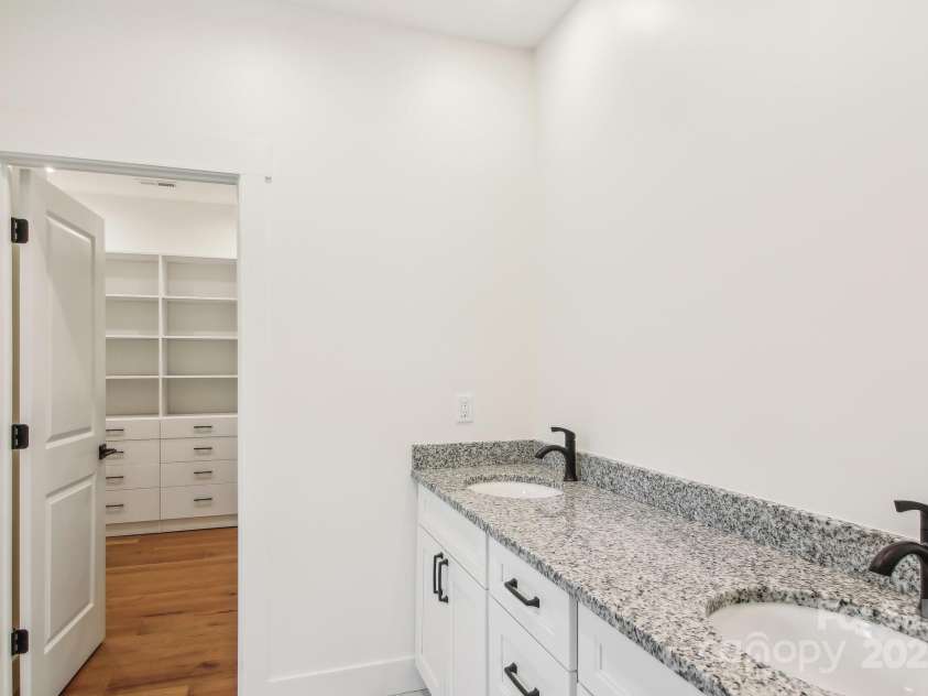 40 Haywood Park Drive, Hendersonville, NC 28791.  MLS# CAR4181930, YatesRealty ID 195. 