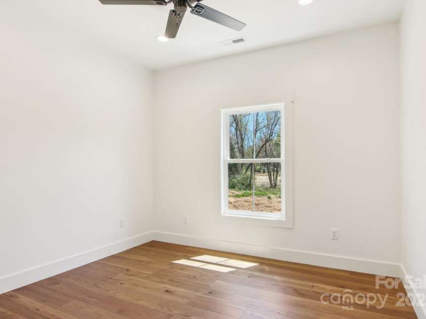 40 Haywood Park Drive, Hendersonville, NC 28791.  MLS# CAR4181930, YatesRealty ID 195. 