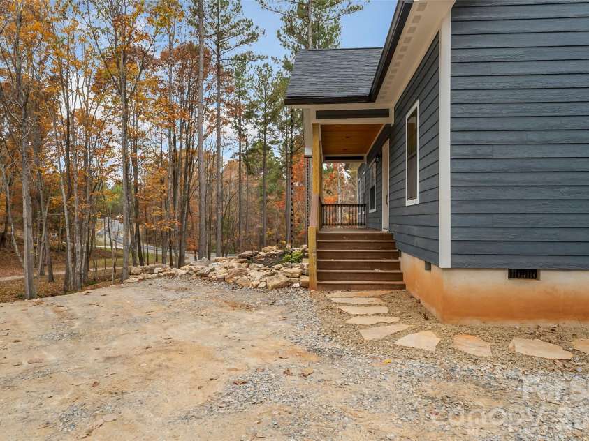 195 Grandview Peaks Drive, Nebo, NC 28761.  MLS# CAR4320686, YatesRealty ID 1950. 