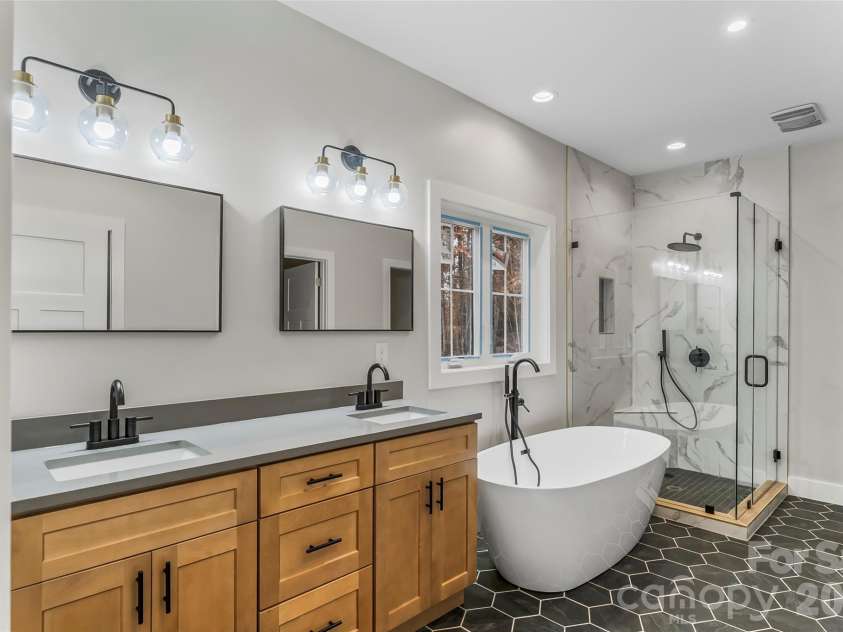 195 Grandview Peaks Drive, Nebo, NC 28761.  MLS# CAR4320686, YatesRealty ID 1950. 