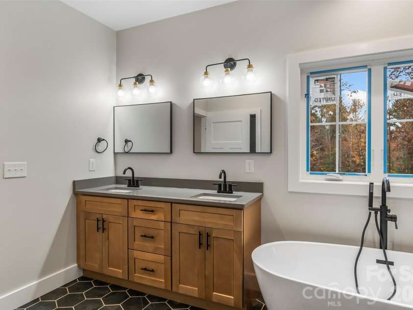 195 Grandview Peaks Drive, Nebo, NC 28761.  MLS# CAR4320686, YatesRealty ID 1950. 