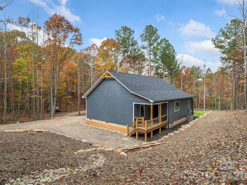 195 Grandview Peaks Drive, Nebo, NC 28761.  MLS# CAR4320686, YatesRealty ID 1950. 