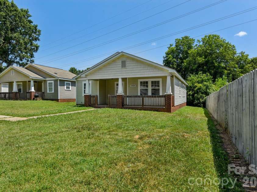 3420 Kentucky Avenue, Charlotte, NC 28216.  MLS# CAR4269109, YatesRealty ID 1950. 