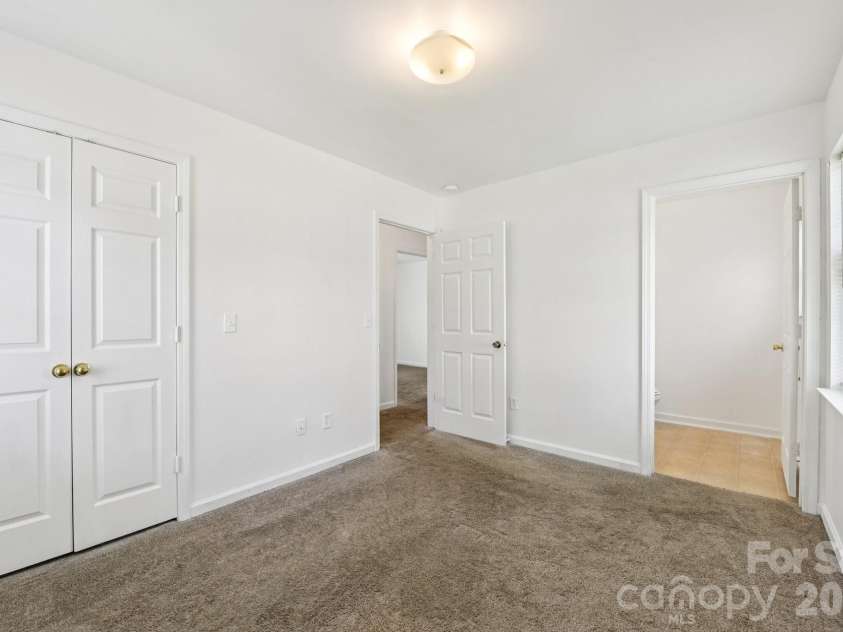 3420 Kentucky Avenue, Charlotte, NC 28216.  MLS# CAR4269109, YatesRealty ID 1950. 