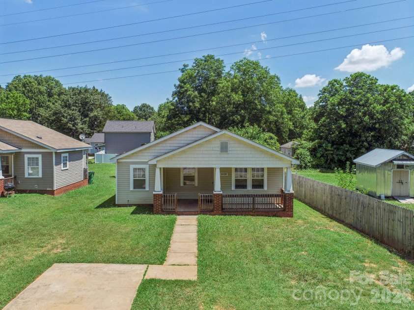 3420 Kentucky Avenue, Charlotte, NC 28216.  MLS# CAR4269109, YatesRealty ID 1950. 