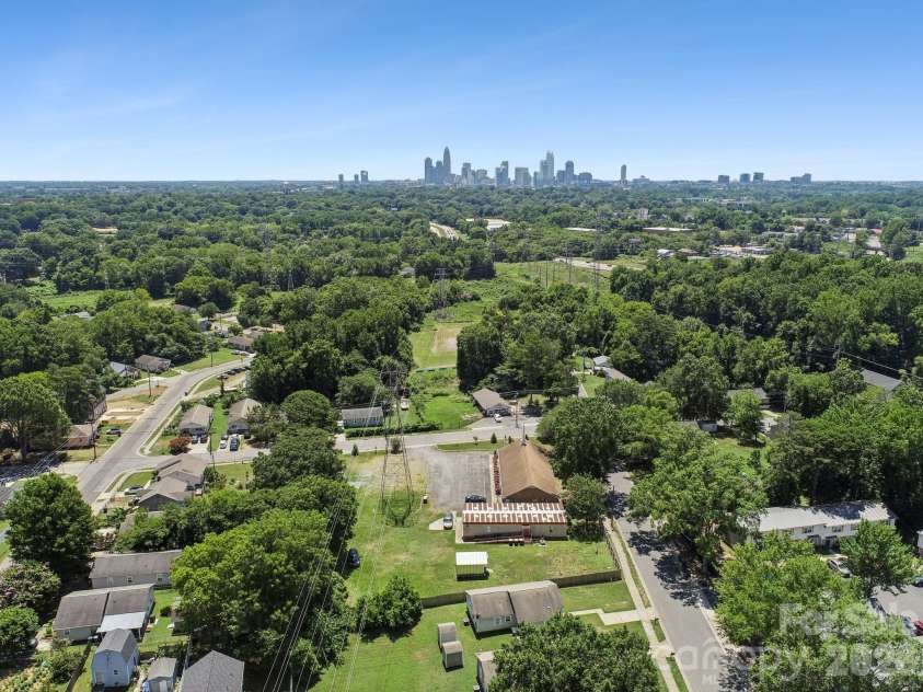 3420 Kentucky Avenue, Charlotte, NC 28216.  MLS# CAR4269109, YatesRealty ID 1950. 
