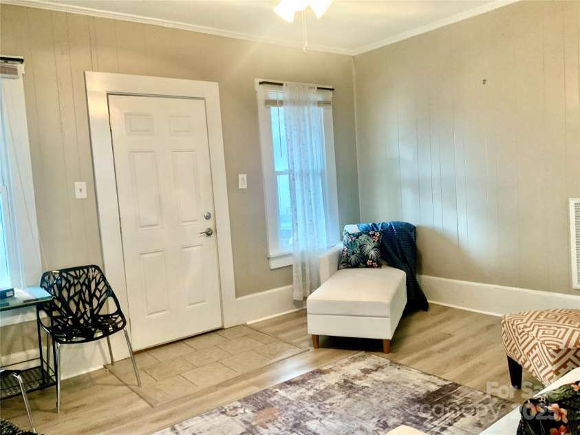 439 17th Street, Cramerton, NC 28032.  MLS# CAR4249722, YatesRealty ID 19501. 