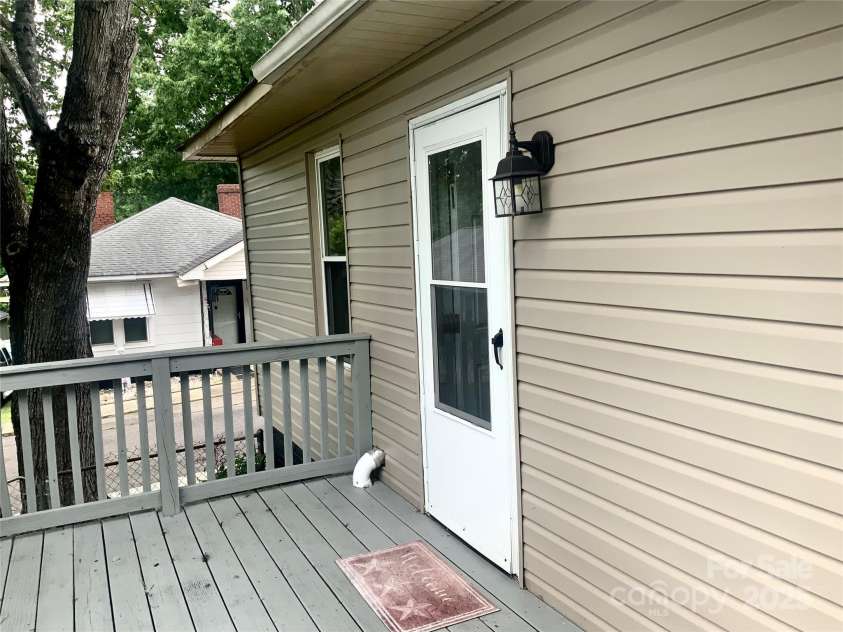 439 17th Street, Cramerton, NC 28032.  MLS# CAR4249722, YatesRealty ID 19501. 