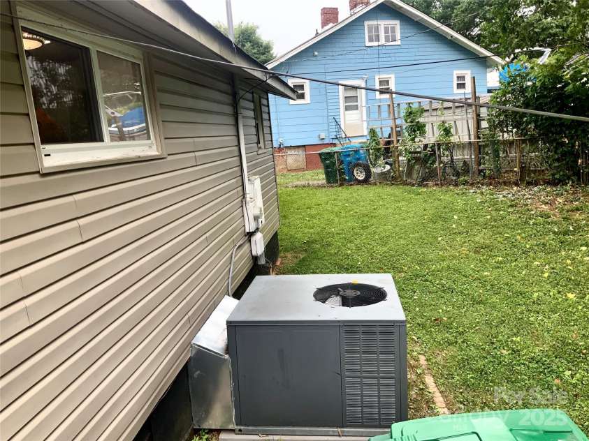 439 17th Street, Cramerton, NC 28032.  MLS# CAR4249722, YatesRealty ID 19501. 