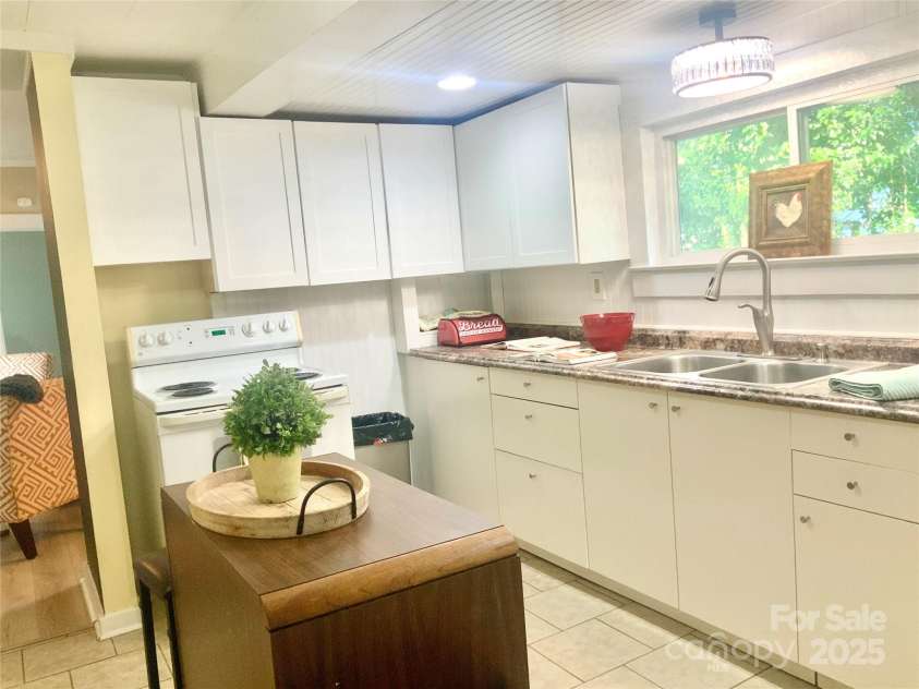 439 17th Street, Cramerton, NC 28032.  MLS# CAR4249722, YatesRealty ID 19501. 